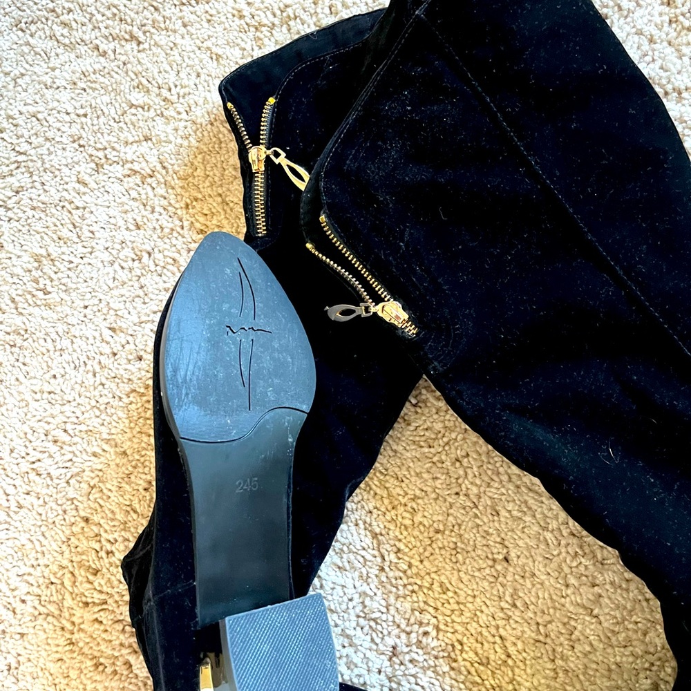 Velvet boots